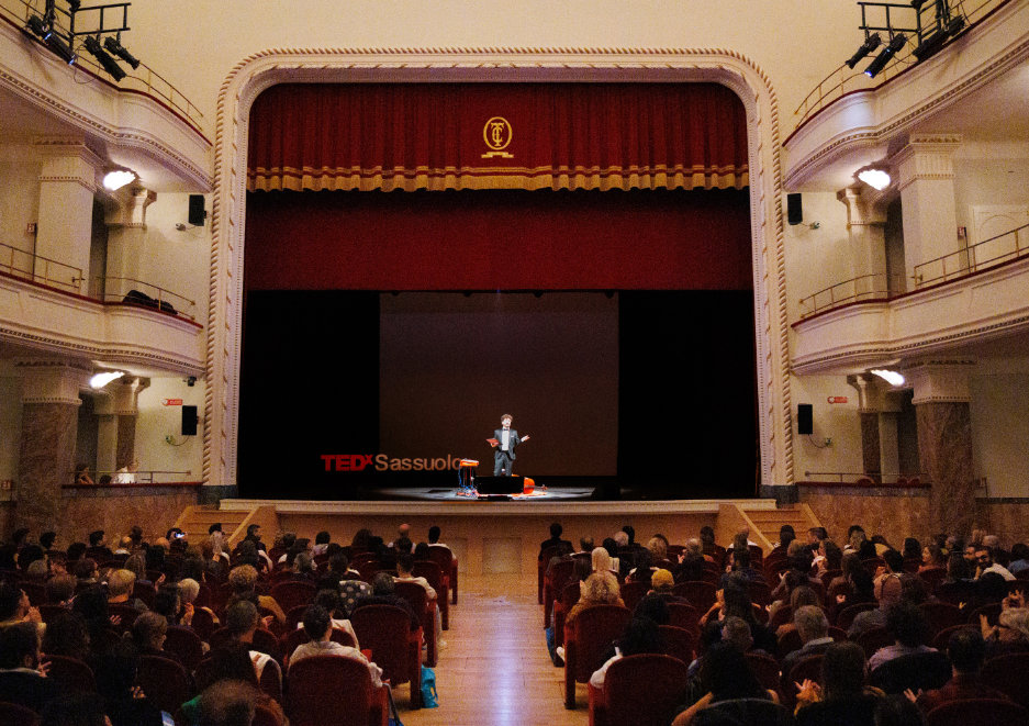 Palco del teatro di Sassuolo, durante un TEDx