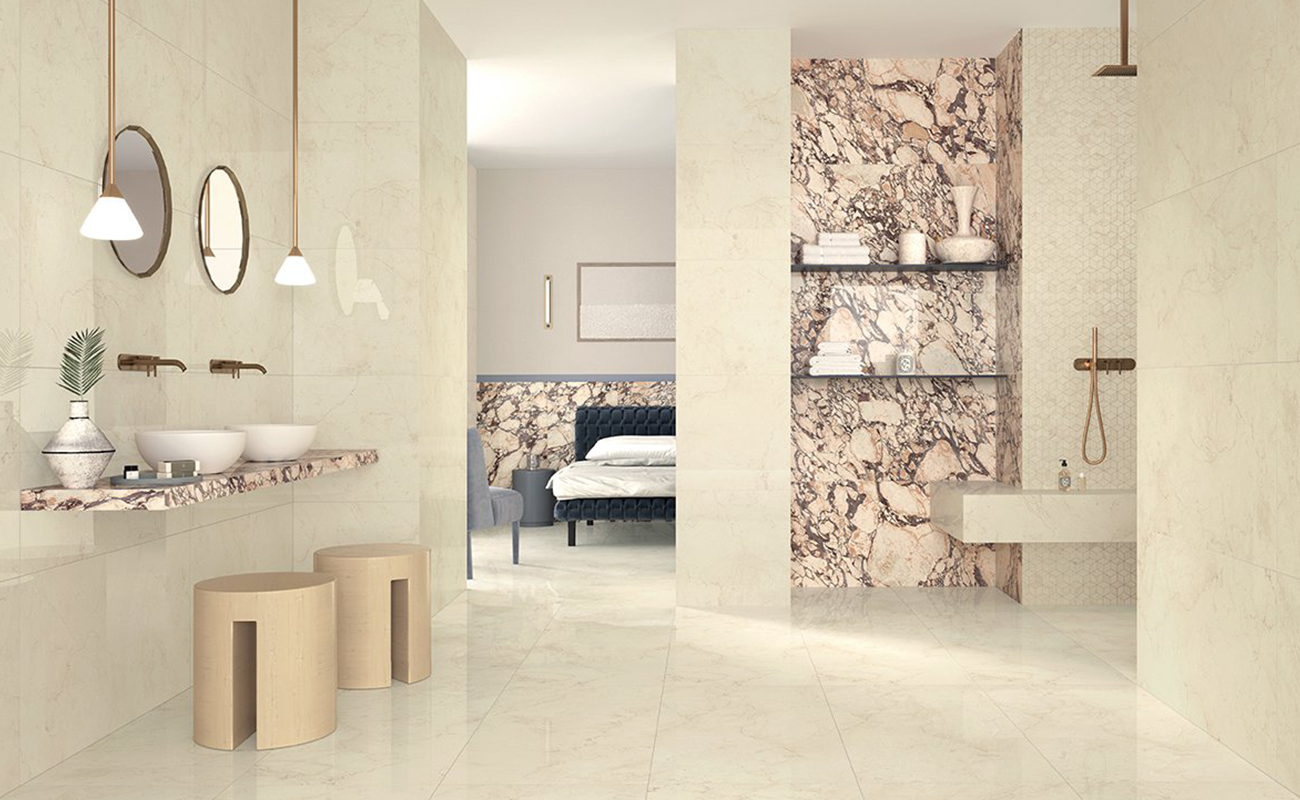 Beige bathroom with Foyer Royal Cozy marble effect tiles