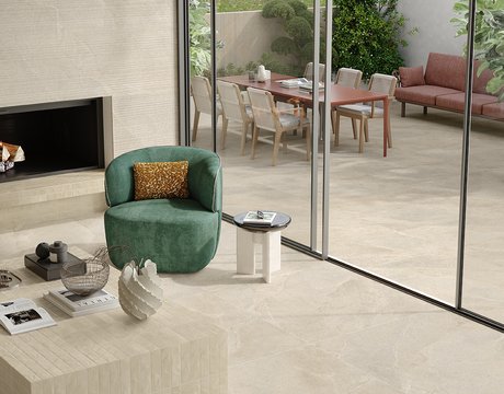 Espace de vie intérieur-extérieur avec sol céramique