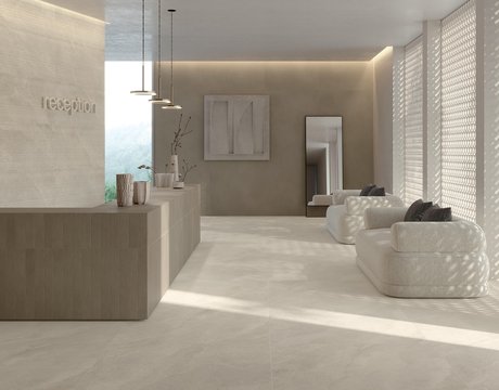 Réception moderne avec sol et murs effet pierre claire.