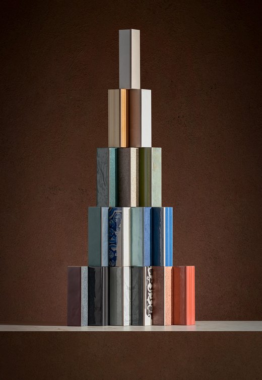 Vertical composition of colored tiles