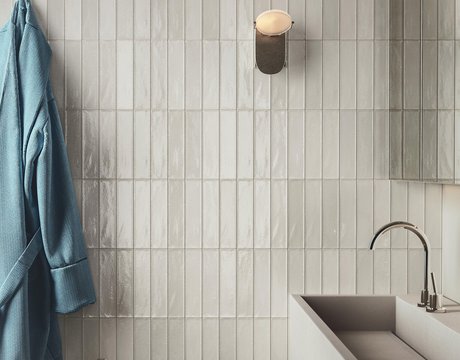 Minimal bathroom with light vertical tiles