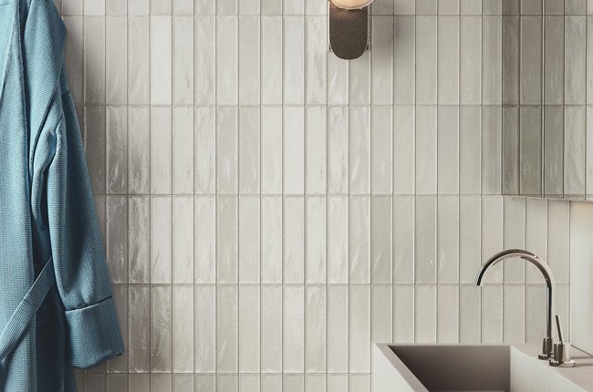 Minimal bathroom with light vertical tiles