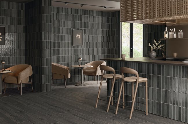 Restaurant with dark green tiles and bar