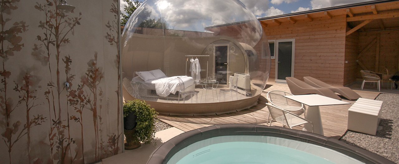 Atmosfera Bubble Glamping Project built in Italia with the collections Miniature Soda, Multiforme Dune, Terracreta