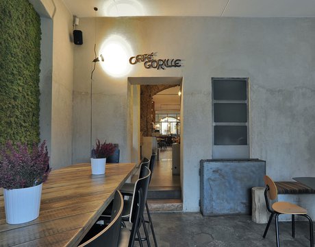 Café Gorille: piastrelle in gres porcellanato Marca Corona