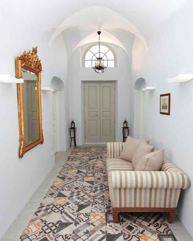 Antique Mansion: tiles and renovation