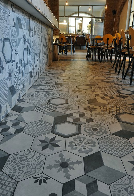 Café Gorille: Marca Corona porcelain stoneware tiles
