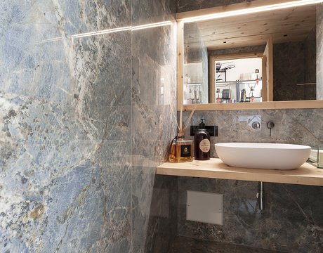 Hotel Dolomiti Lodge Alverà: Marca Corona porcelain stoneware tiles