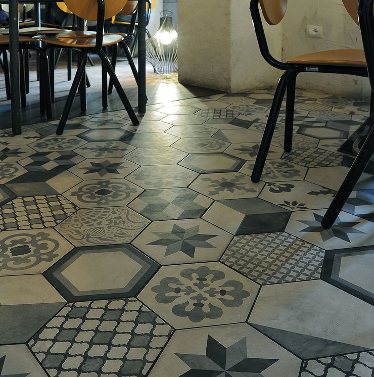 Кафе «Gorille»: Marca Corona porcelain stoneware tiles