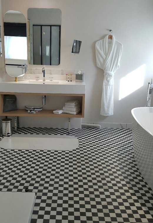 Отель «Mercure» в Нанте: Marca Corona porcelain stoneware tiles