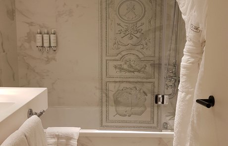 Hôtel Le Louis Versailles Château-MGallery By Sofitel: Marca Corona porcelain stoneware tiles