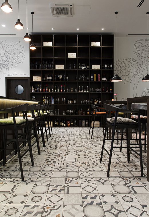 Istrian Bistro & Tapas Bar: Marca Corona porcelain stoneware tiles