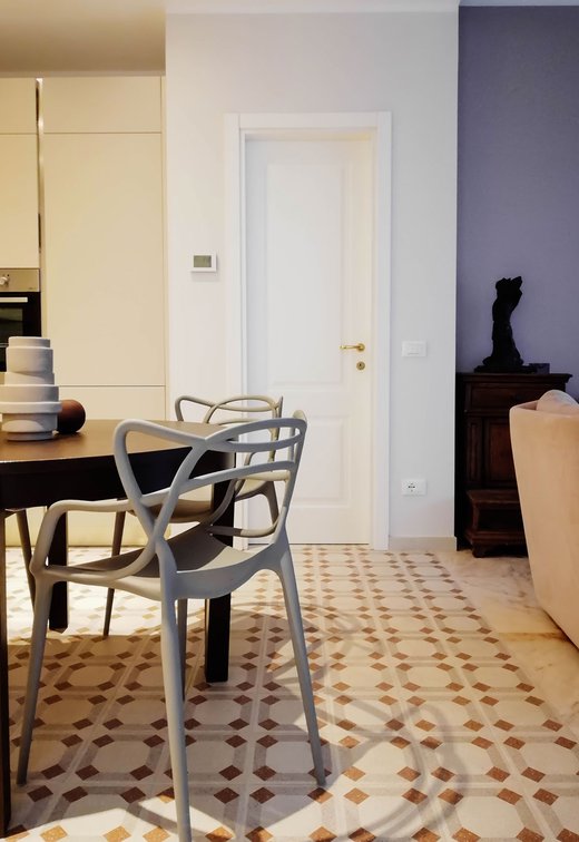 Appartement restructuré: Marca Corona porcelain stoneware tiles