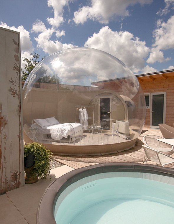 Atmosfera Bubble Glamping Project built in Italia with the collections Miniature Soda, Multiforme Dune, Terracreta