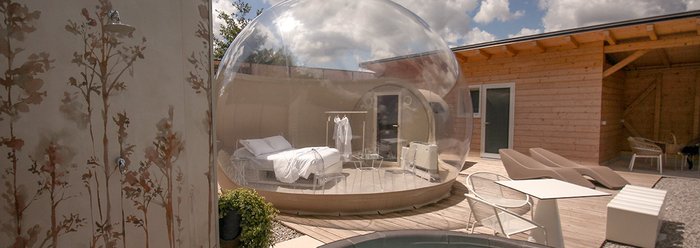 Atmosfera Bubble Glamping Project built in Italia with the collections Miniature Soda, Multiforme Dune, Terracreta