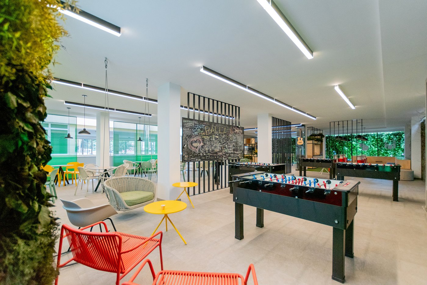 Sisal Headquarters chooses Arkistone stoneware Marca Corona