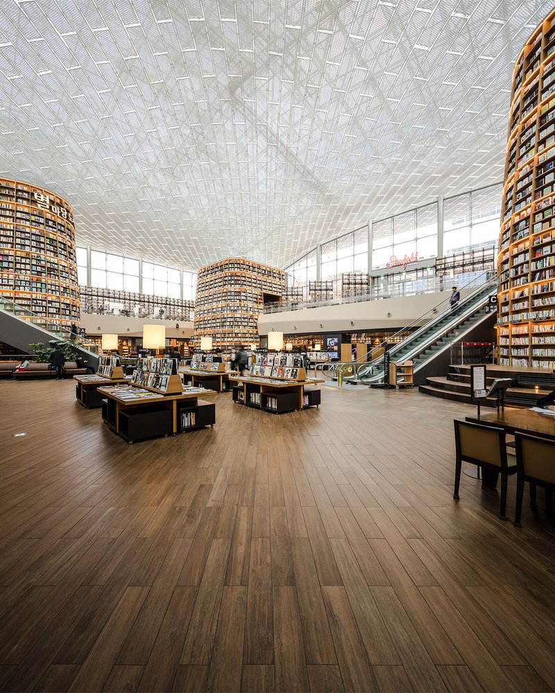 https://www.marcacorona.it/media/projects/project/generated_Prestige_03_Starfield-library-1.jpg.800x1000_q85_crop.jpg?utm_source=chatgpt.com