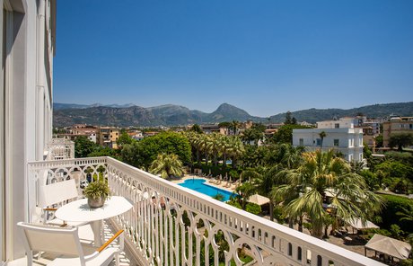 Hotel Mediterraneo Sorrento: piastrelle in gres porcellanato Marca Corona