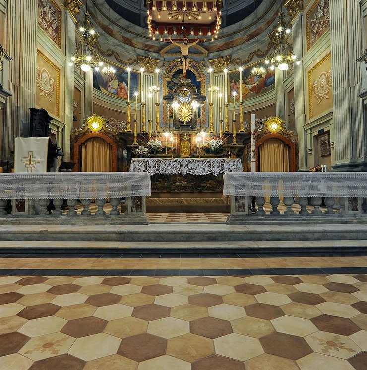 Chiesa San Marzano Oliveto: piastrelle in gres porcellanato Marca Corona