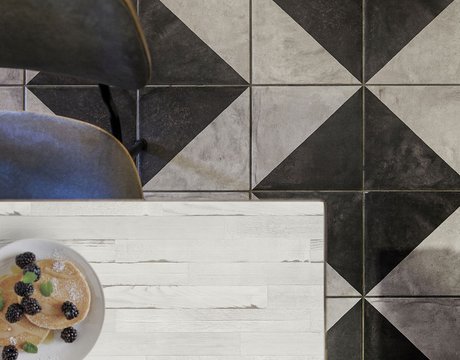Pancake House: Marca Corona porcelain stoneware tiles
