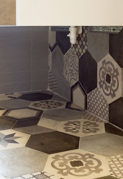 Residenza Piazza Martini: Marca Corona porcelain stoneware tiles