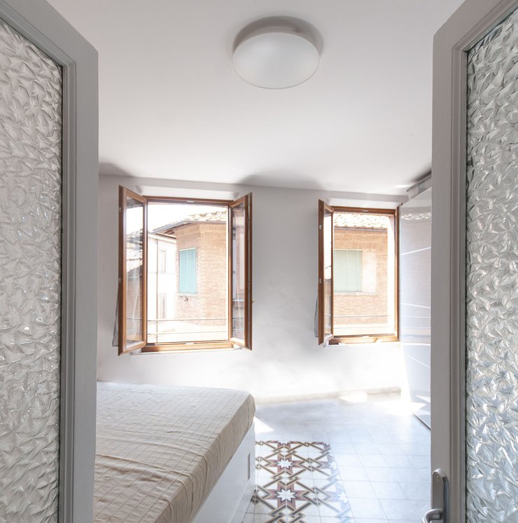 Casa Ettore: Marca Corona porcelain stoneware tiles