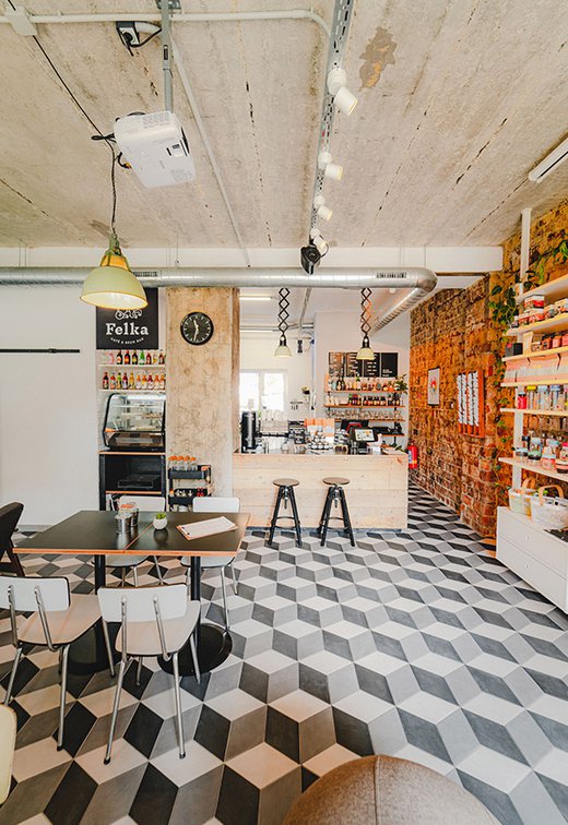 Felka Café & Brew Bar: piastrelle in gres porcellanato Marca Corona